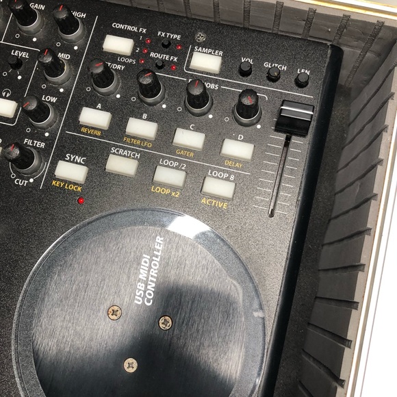 DJ Tech Tools VCI-100 SE DJ Decks USB MIDI Controller + Insulated Hard Case. - Picture 3 of 14